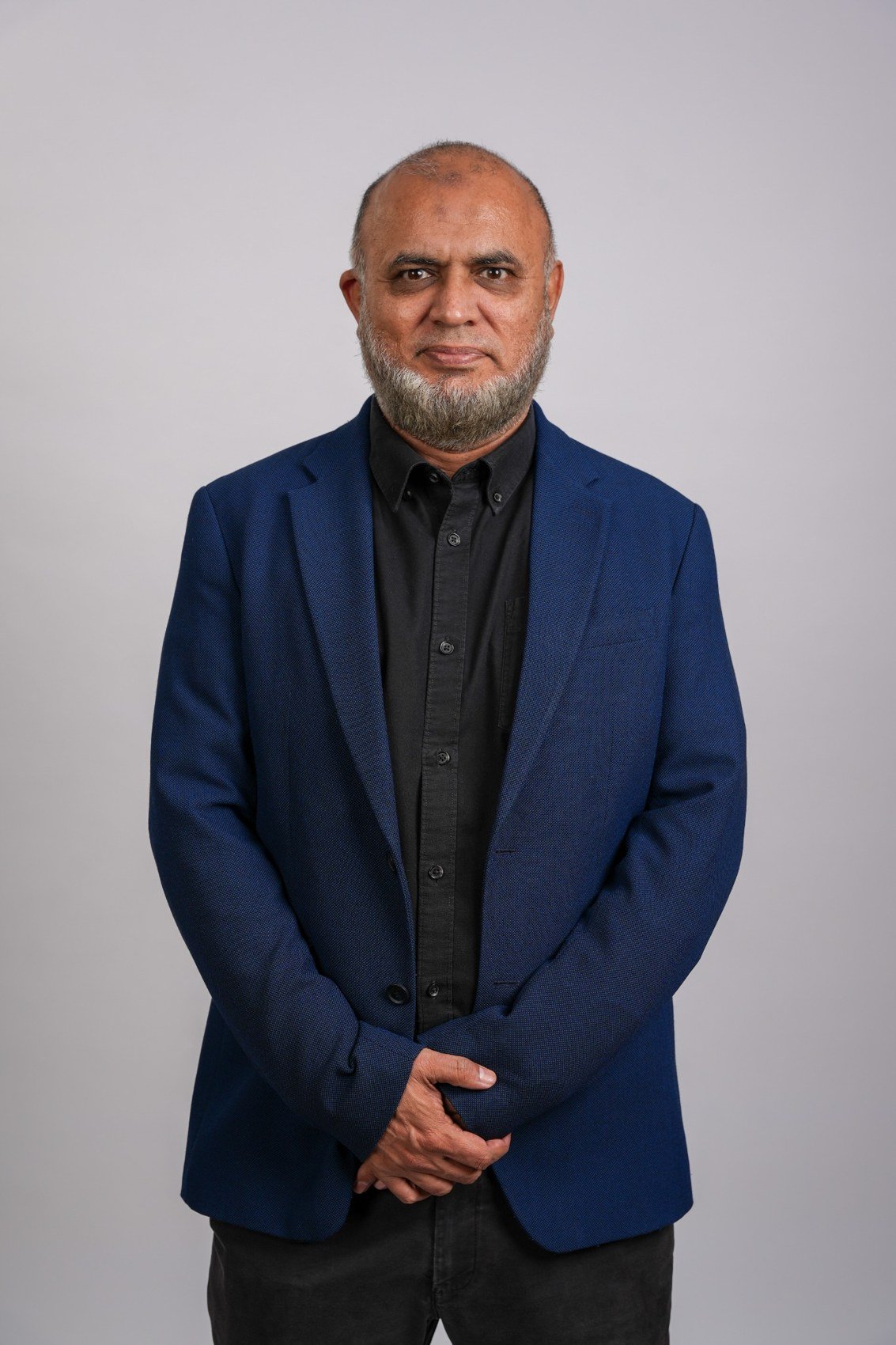 Masood Hassan Qureshi seated in conversation